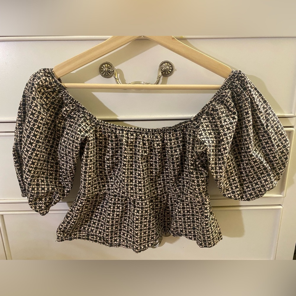 black and cream crop top!